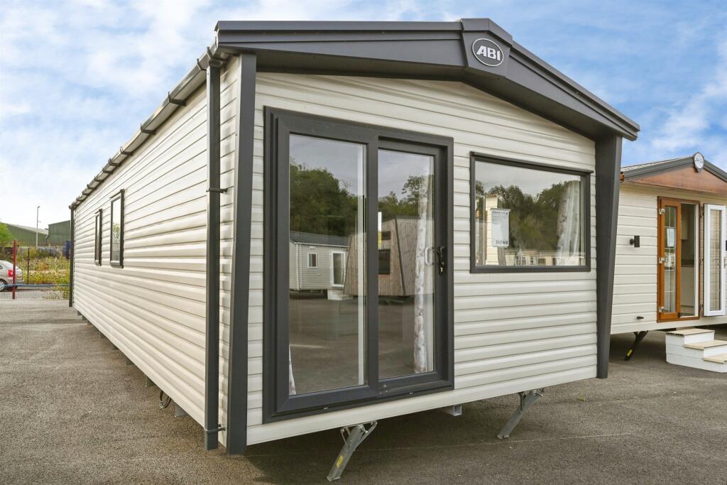 Main image of property: Witham Bank, Chapel Hill, Lincoln