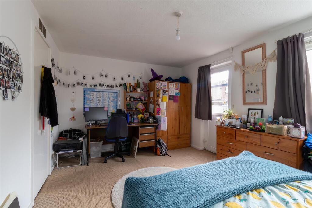 House in Leeds, Little Woodhouse, Hyde Park - View 4