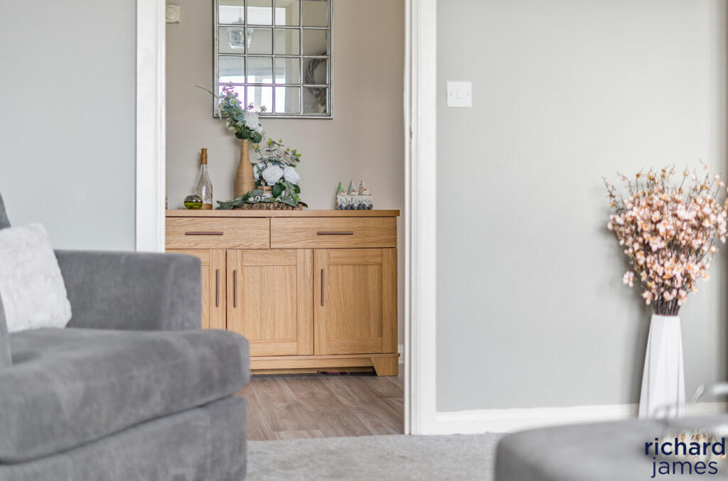 House in Swindon, Woodshaw, Royal Wootton Bassett - View 4