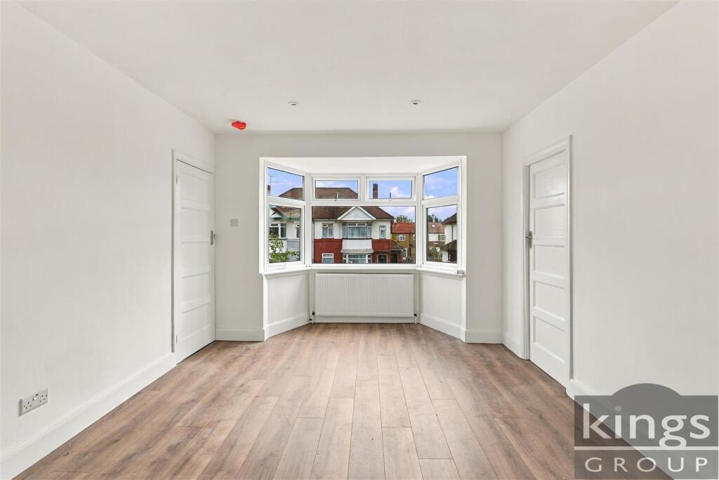 Apartment in London, Enfield Highway, Ponders End - View 3