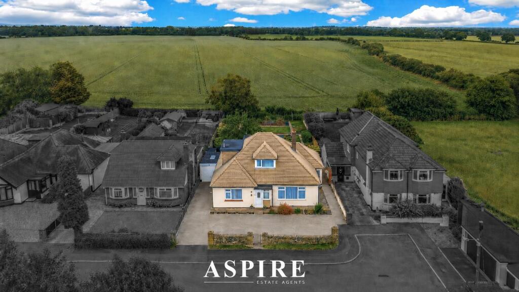 4-bed detached on Lingfield Drive, Rochford, £550,000