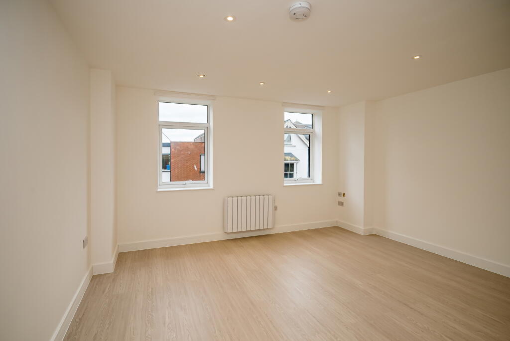 Apartment in Aylesbury, Walton - More