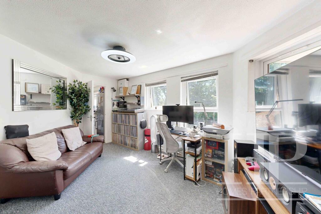 Apartment in Crawley, West Sussex - View 2