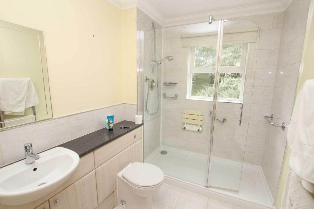 Apartment in Eastbourne, East Sussex - View 5