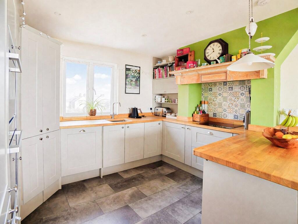 House in Southend-on-Sea, Essex - More