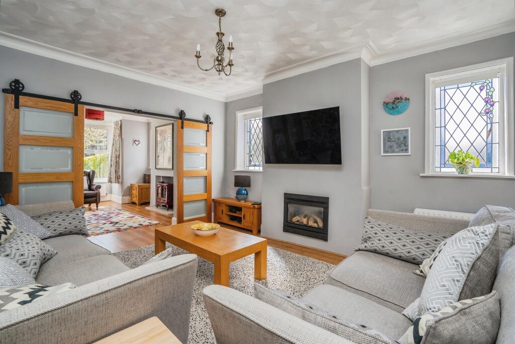 House in Portsmouth - More