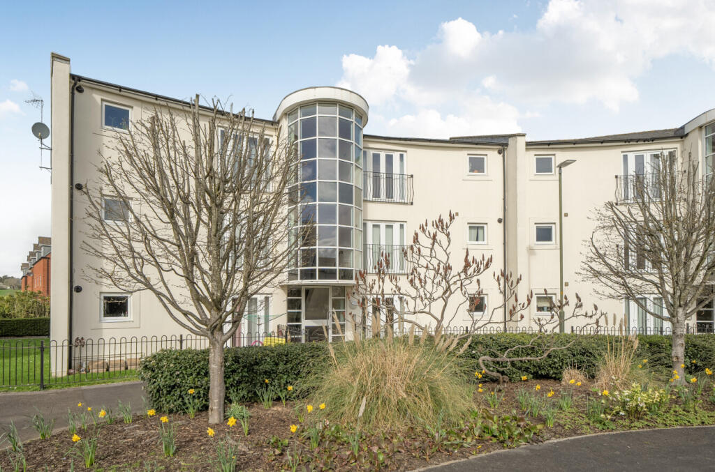 2-bed flat on Victoria Circus, Tewkesbury, Gloucestershire, £165,000