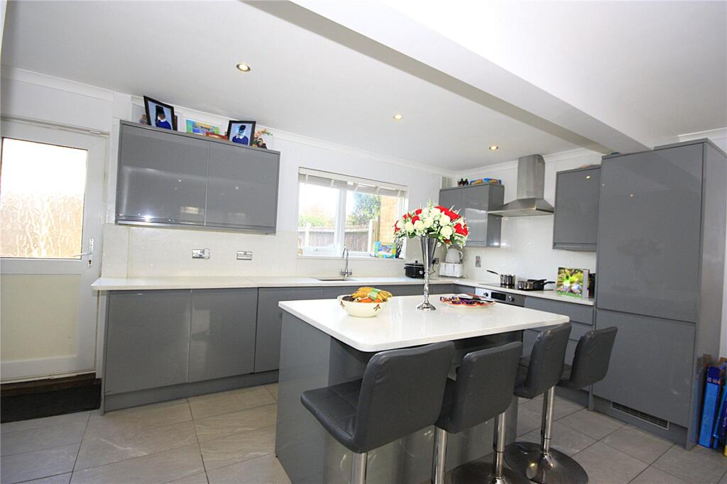 Middle Park Way, Havant, Hampshire, PO9 photo 4
