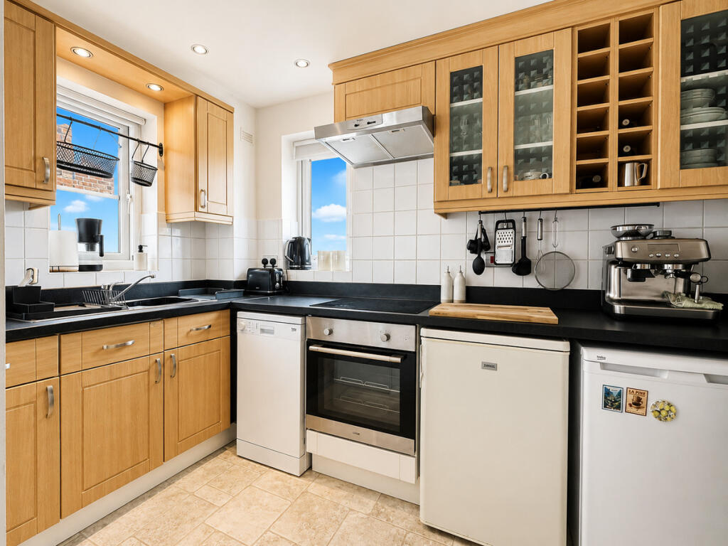 Apartment in Rochford, Hawkwell - View 4