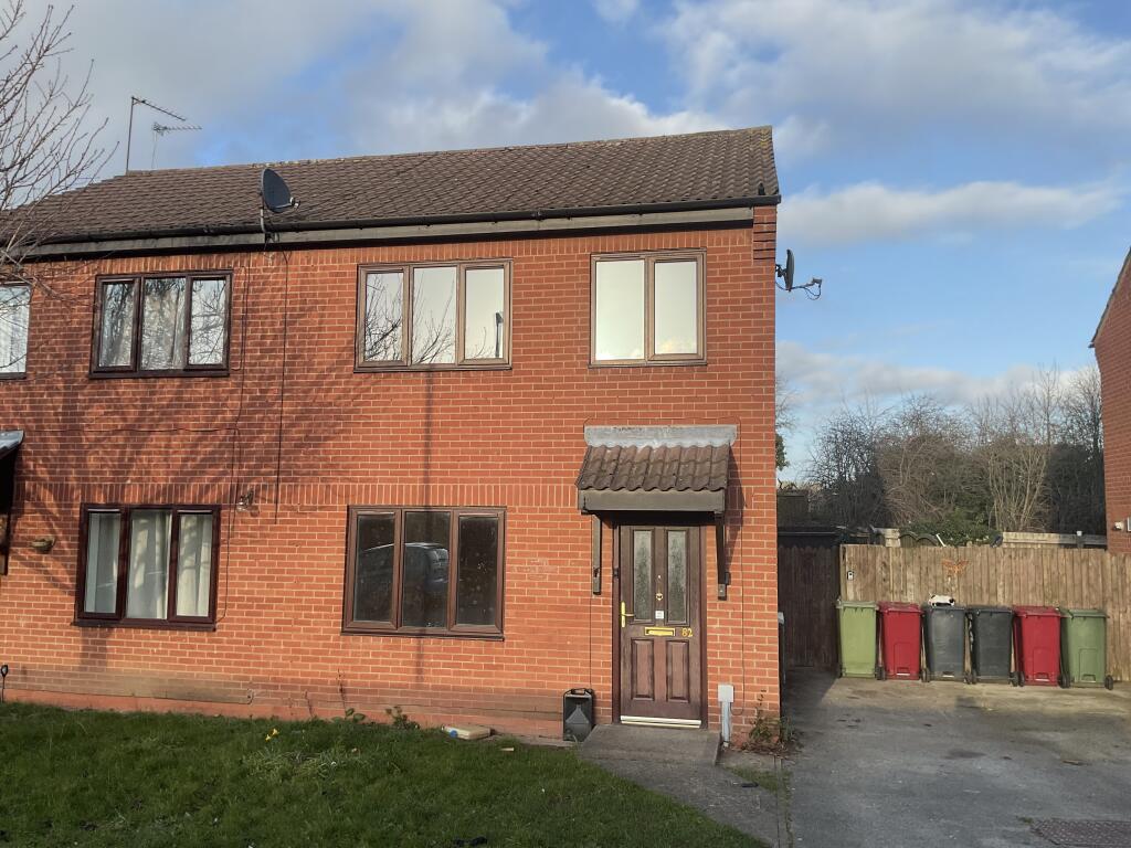 Main image of property: 82 Linden Road, Creswell, Worksop, Nottinghamshire S80 4JT