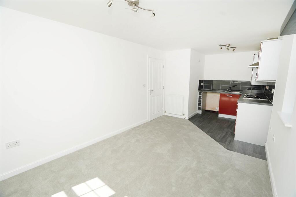 Apartment in Bolton, Daubhill - View 3