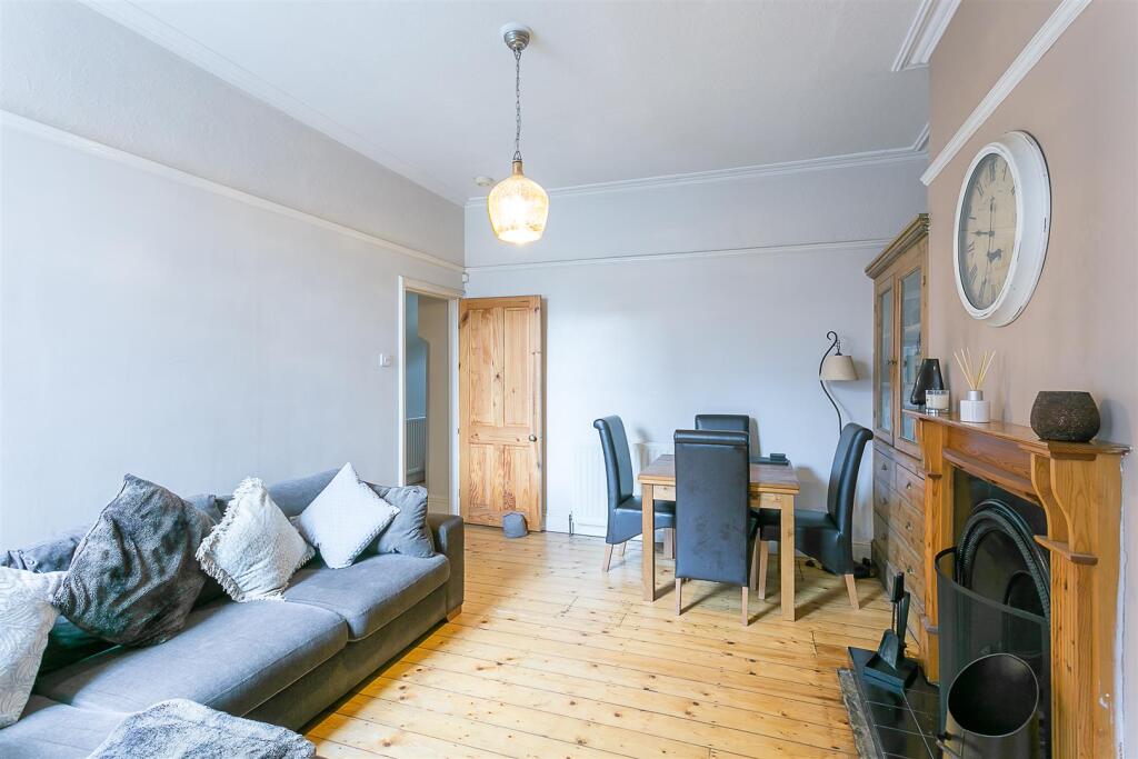 Apartment in Newcastle upon Tyne, South Gosforth - View 4
