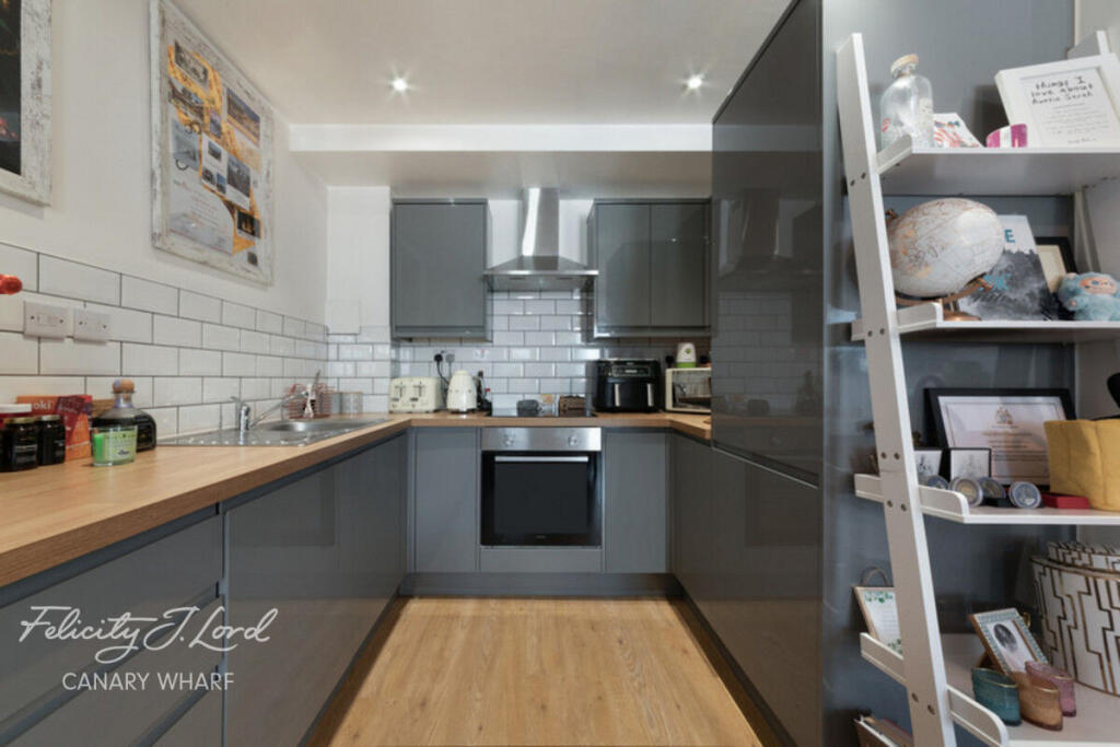 Apartment in London, St John's Estate, Isle of Dogs - View 4