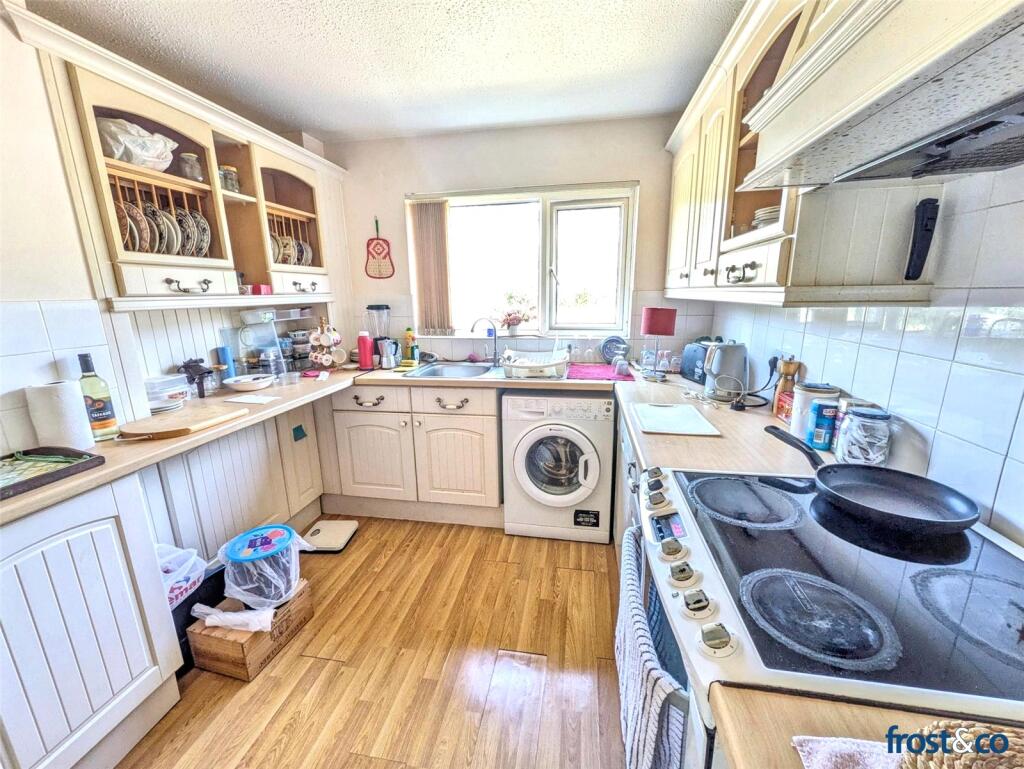 Apartment in Poole, Lilliput - View 4