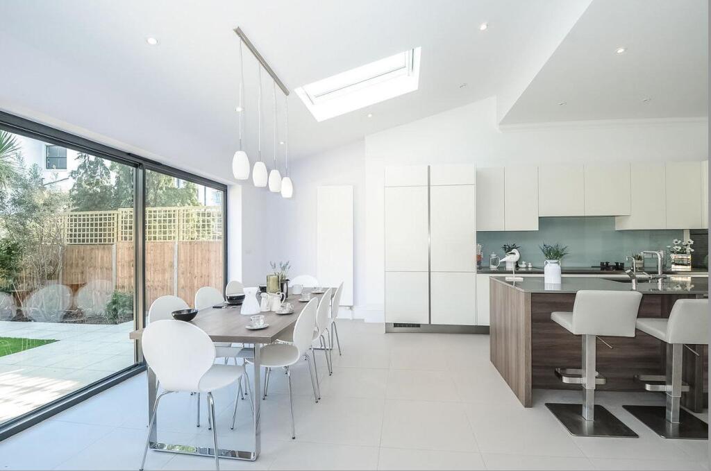 House in London, Kilburn - More
