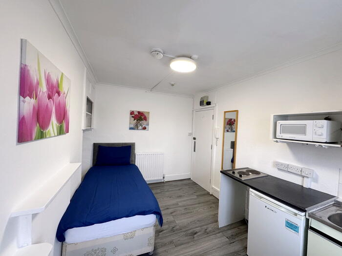 Studio flat for rent