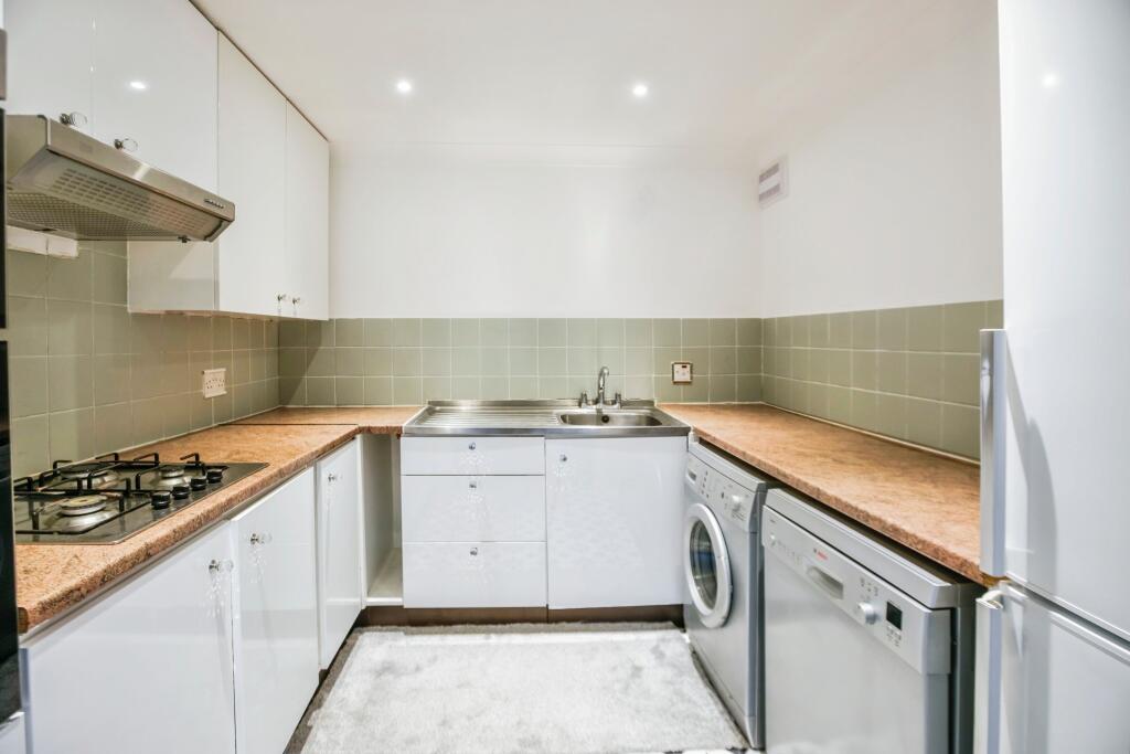 Reedham Drive, Purley, CR8 photo 3