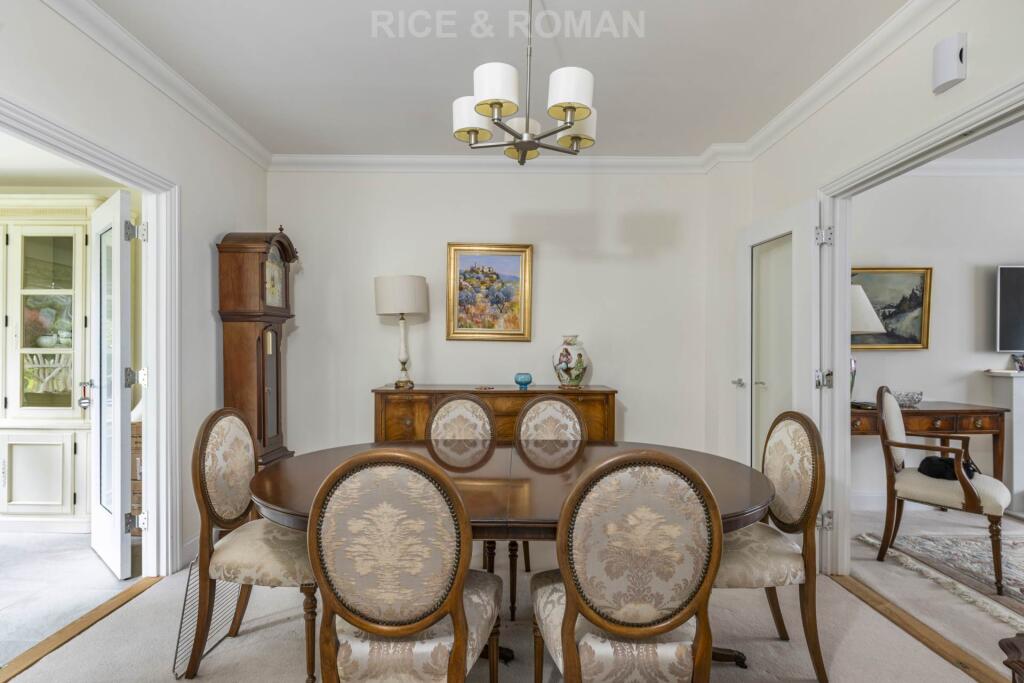 House in Mole Valley, Leatherhead - View 4