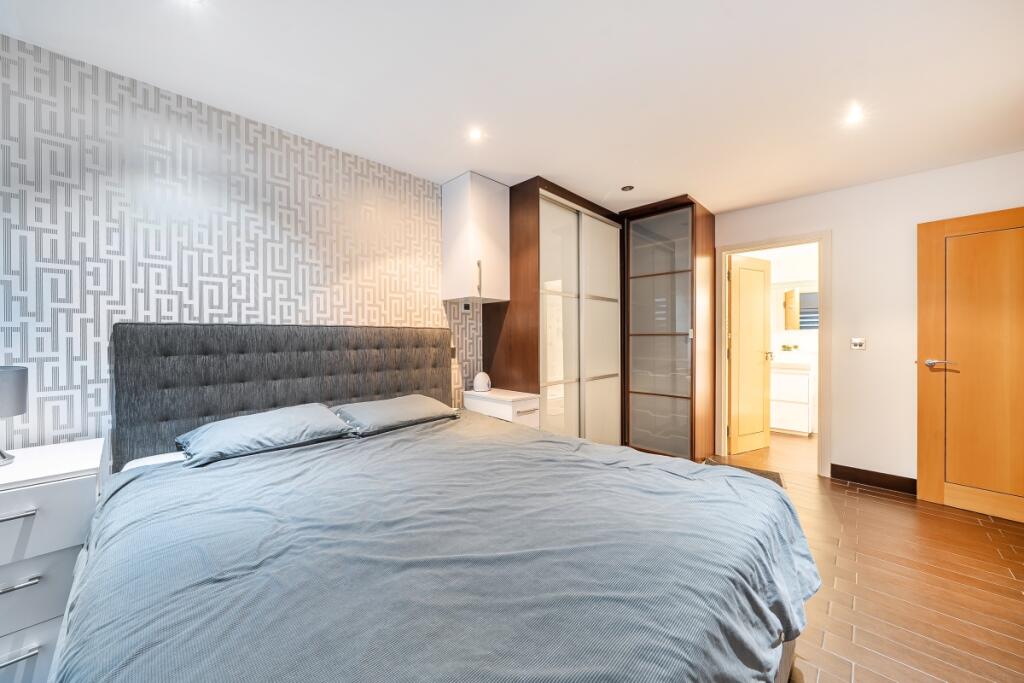 Apartment in London - More