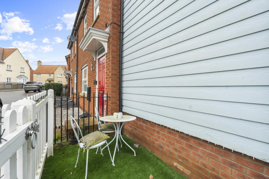 Cromwell Road, Flitch Green, Dunmow, Essex, CM6 photo 3