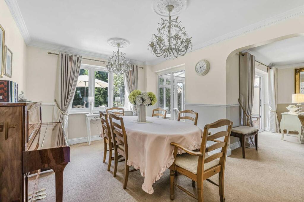 House in Broxbourne, Goffs Oak - More