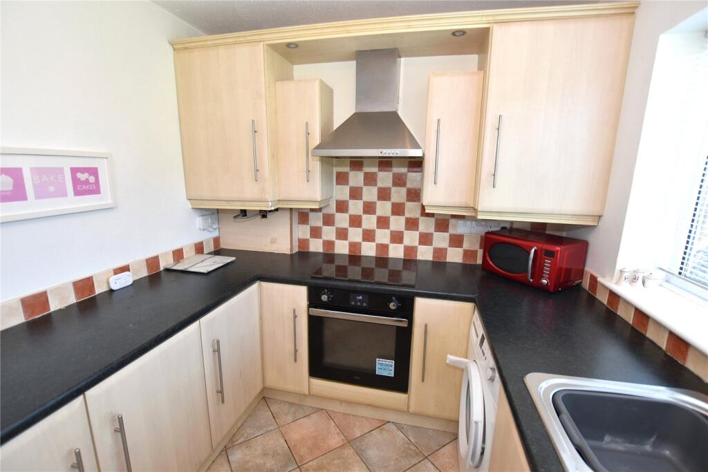 Amberley Avenue, Saughall Massie, Wirral, CH46 photo 4