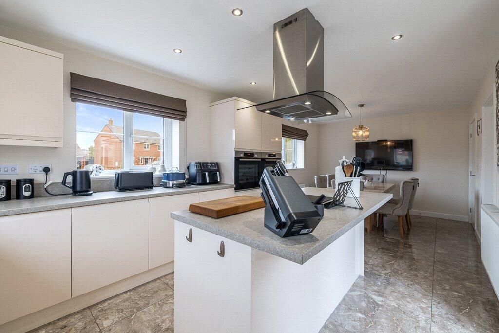 House in Boston, Kirton - More