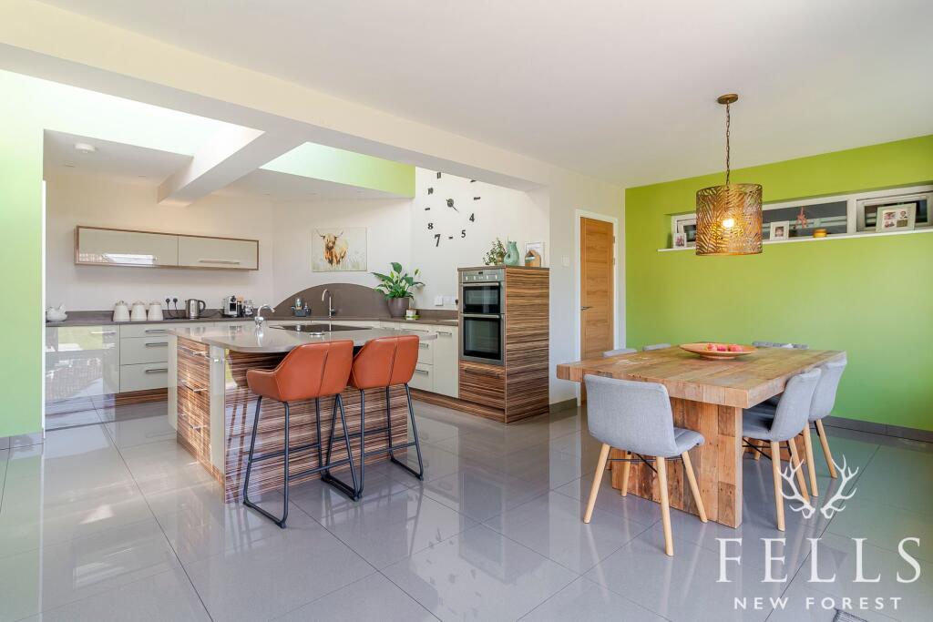 Hightown Road, Ringwood, BH24 photo 2
