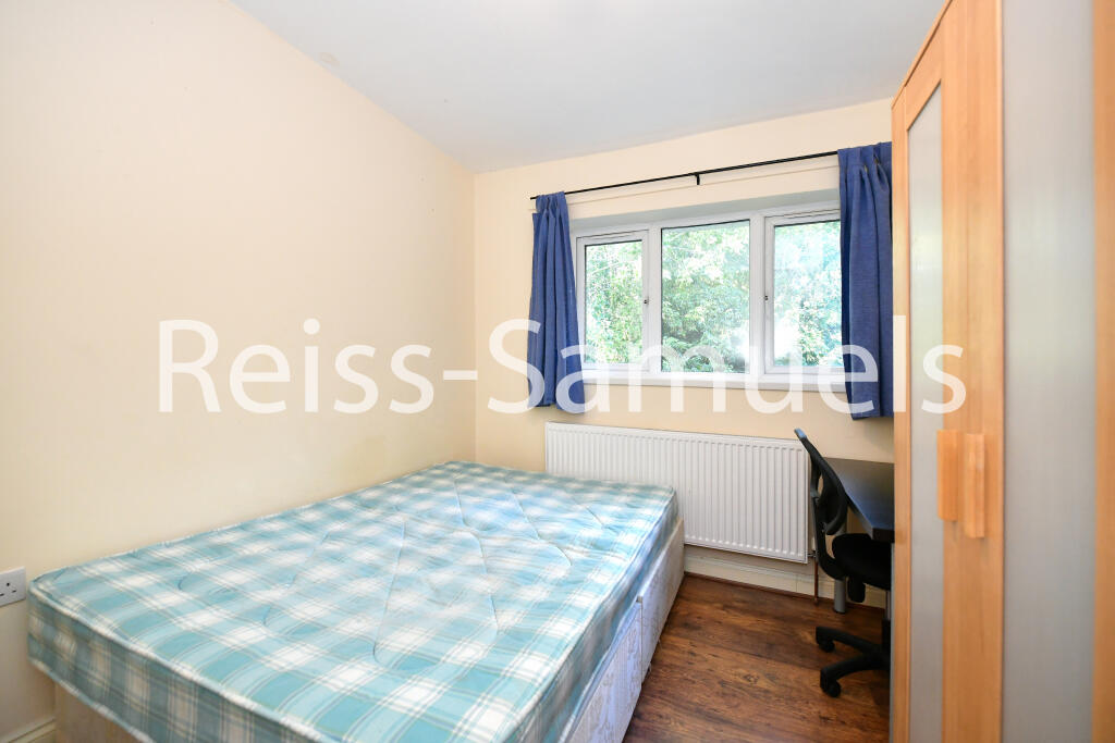 6 bedroom semi-detached house for rent