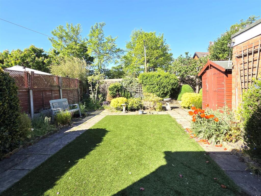 Pinewood Crescent, Lytham photo 4