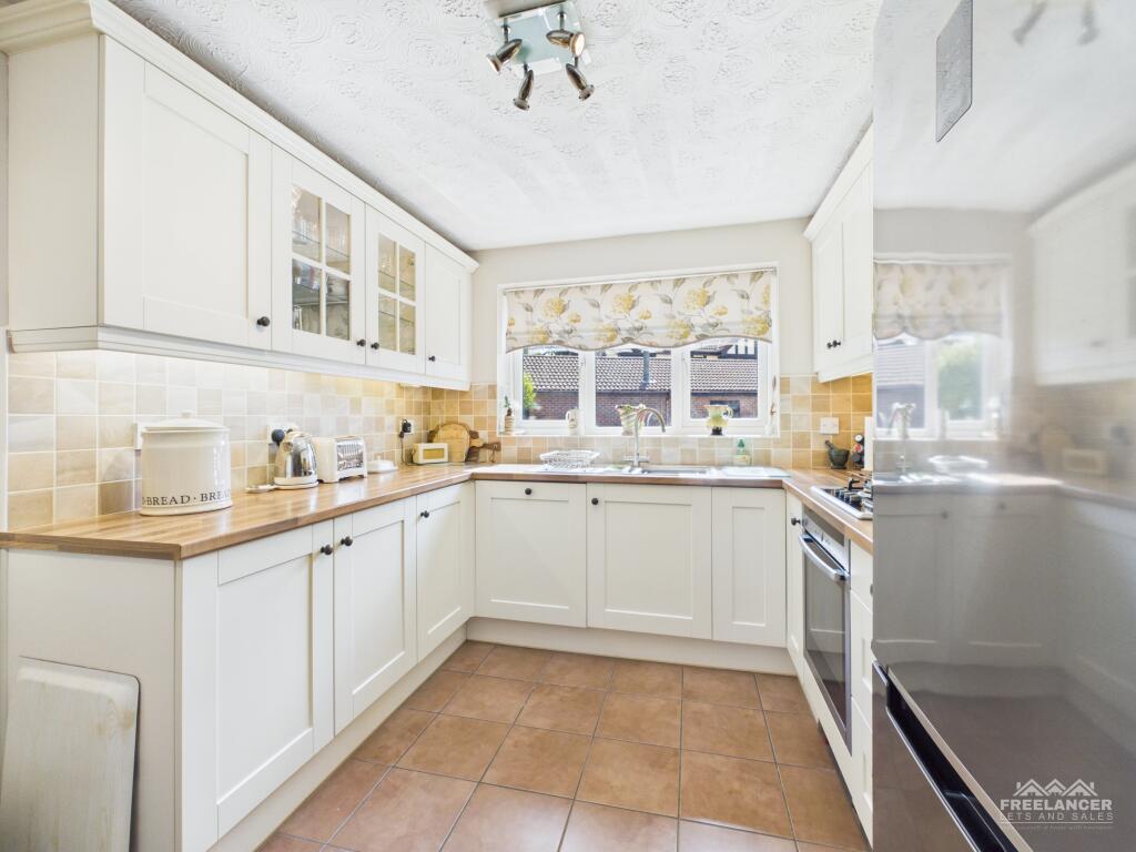 House in Newport, Mount Pleasant Estate, Rogerstone - More