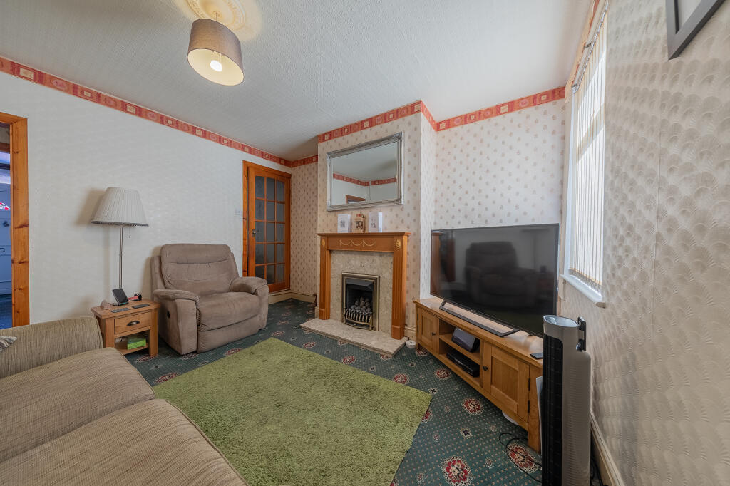 House in Nuneaton and Bedworth, Warwickshire - View 2