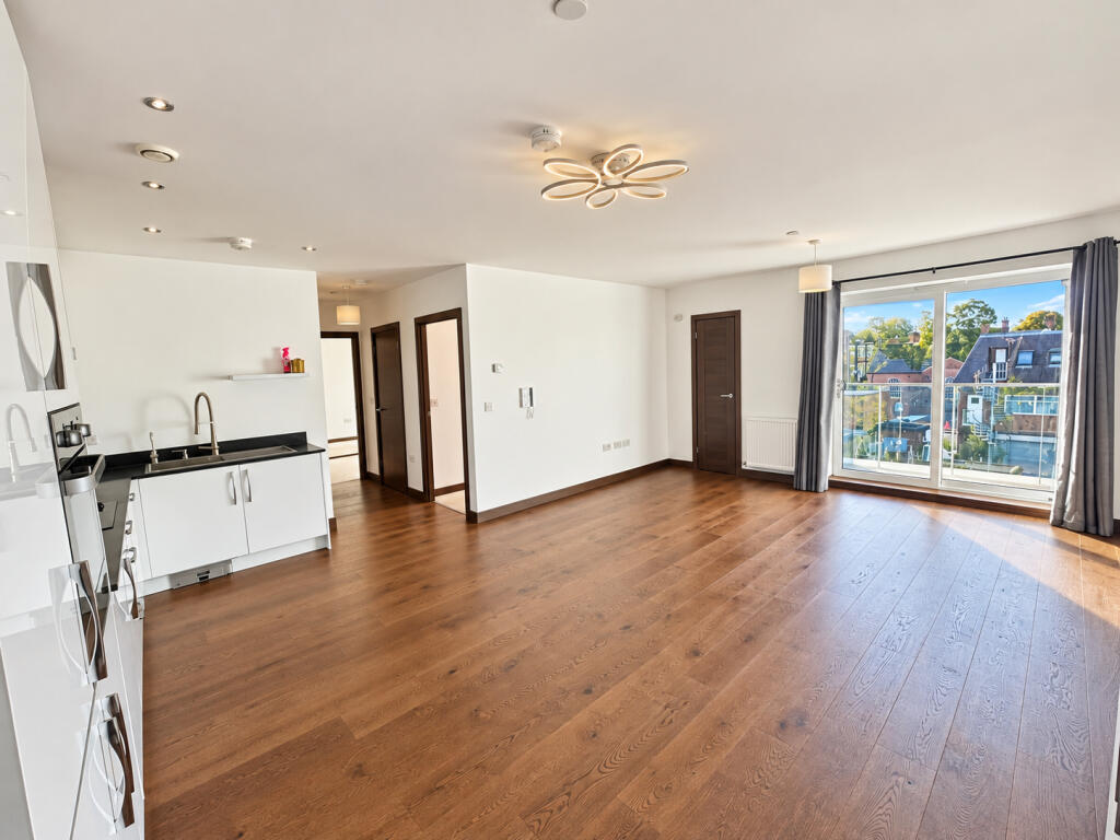 Apartment in Mid Sussex, East Grinstead - View 4