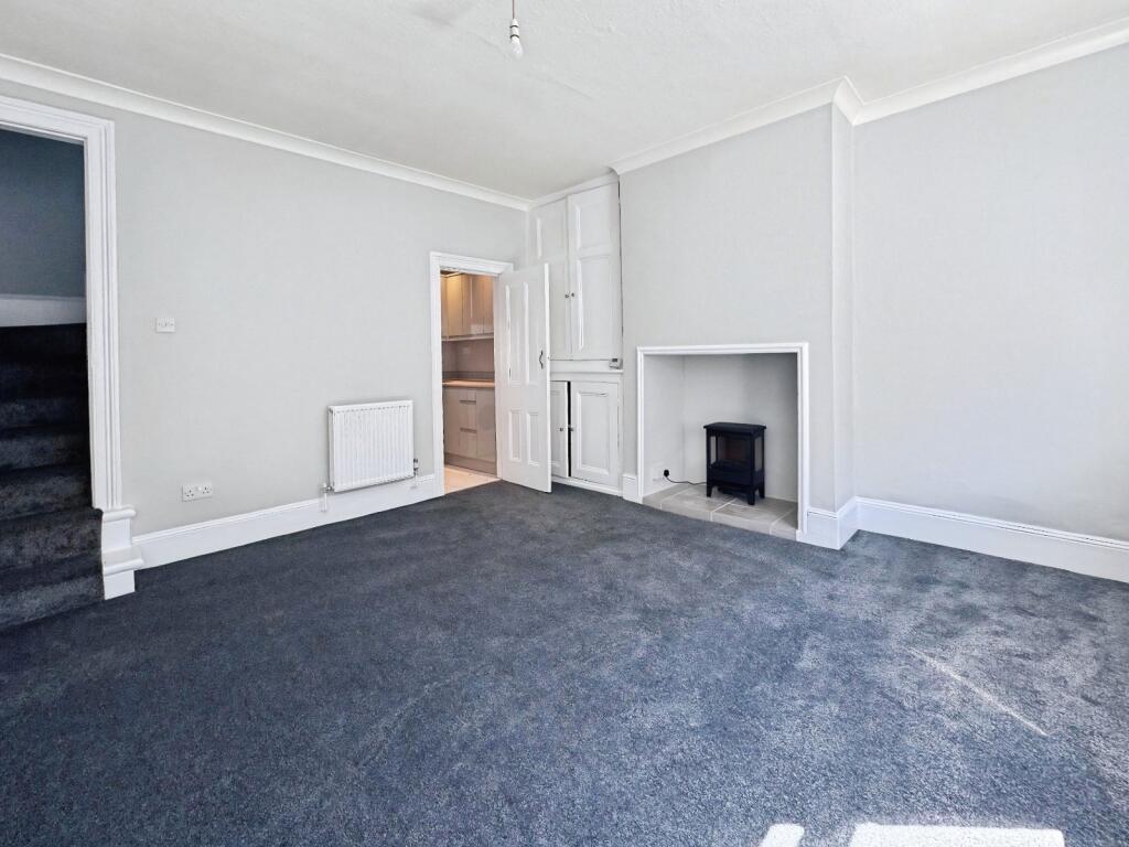 Claremont Street, Cleckheaton, BD19 - View 4