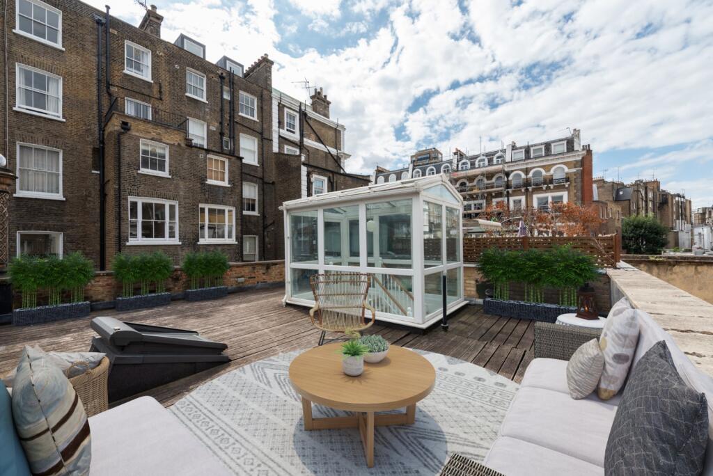 3 bedroom mews property for rent