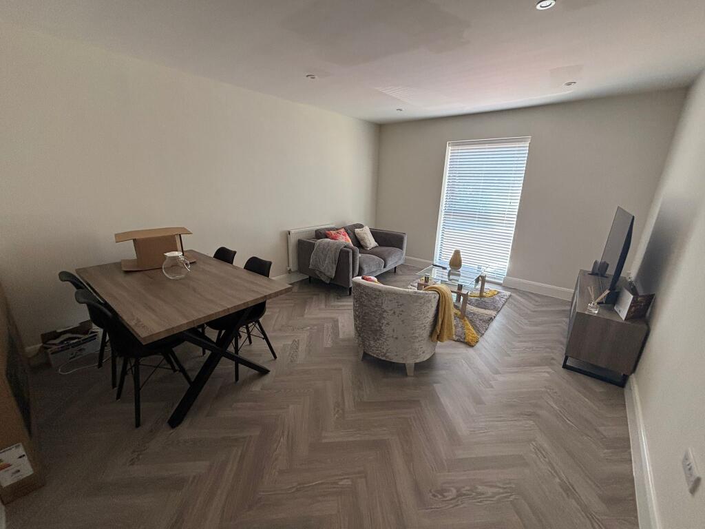 Apartment in Milton Keynes - View 3