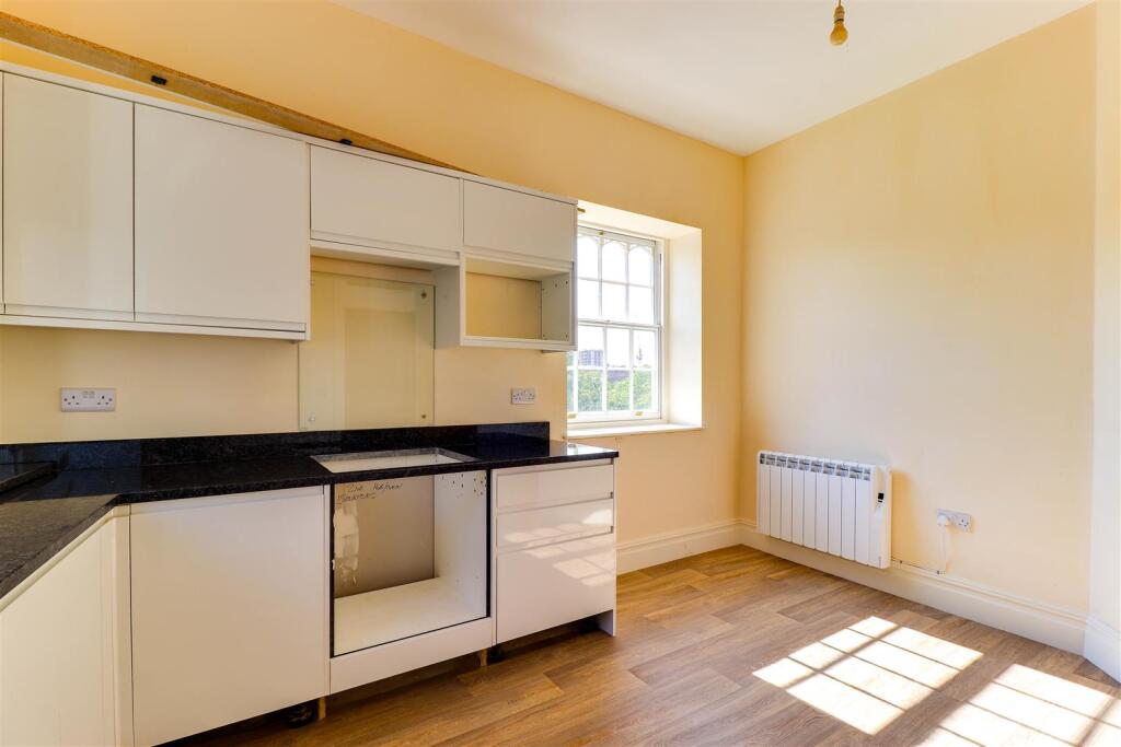 Apartment in Guildford, Surrey - View 5