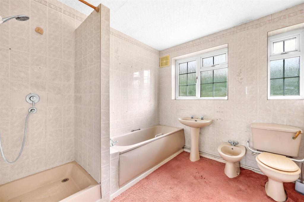 House in Epping Forest, North Weald - More
