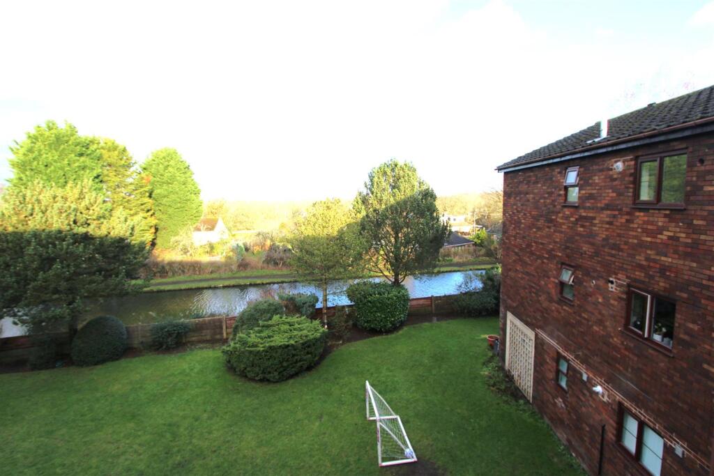 9 Waterbridge Court, Lymm photo 4