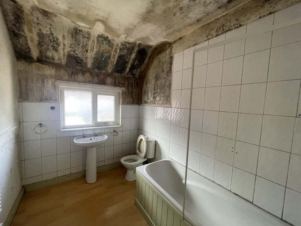 House in Ellesmere Port, Whitby - More