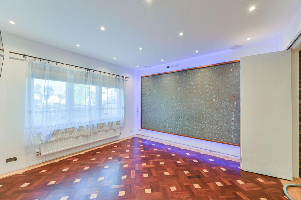 House in Croydon - View 4