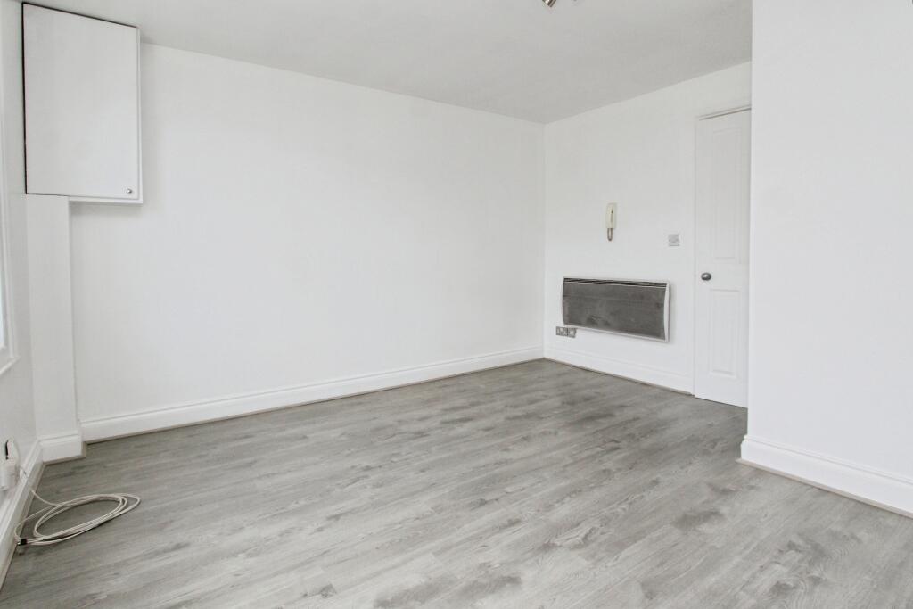 Apartment in Reading, Katesgrove - View 4