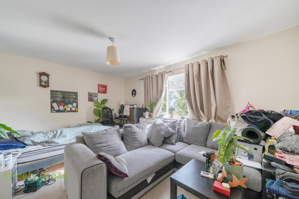 Apartment in Croydon - View 5