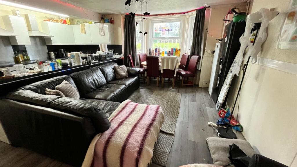 9 bedroom house for rent