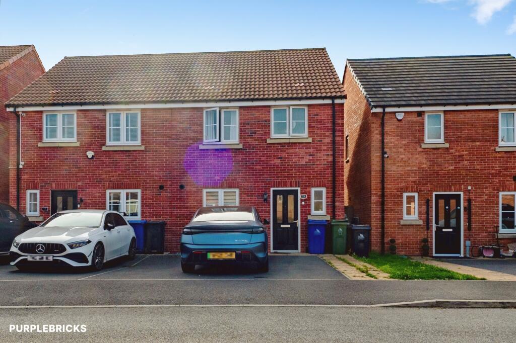 3-bed semi-detached on Sandgate Close, Grimsby, DN33, £195,000