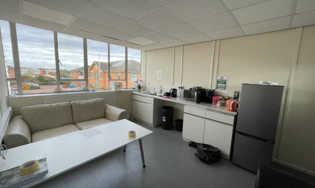 Unit 3 Eldon photo 3.JPG