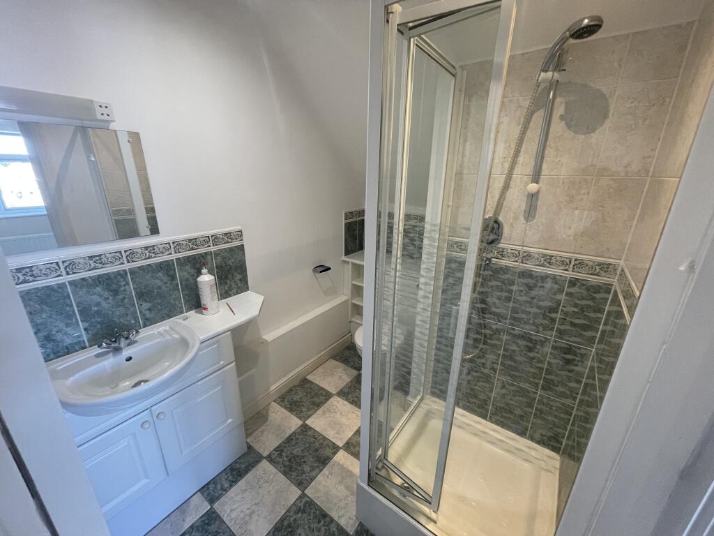 Apartment in Christchurch, Pokesdown, Bournemouth - View 6