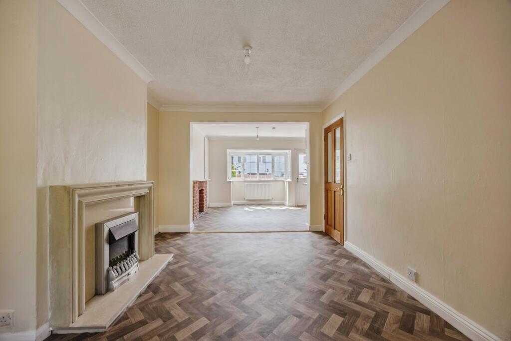 House in Croydon - View 3