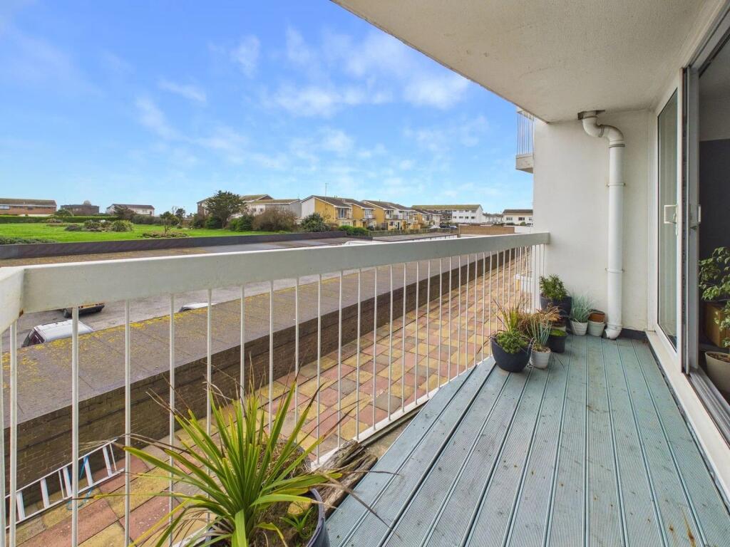 Apartment in Adur, Shoreham Beach, Shoreham-by-Sea - View 3