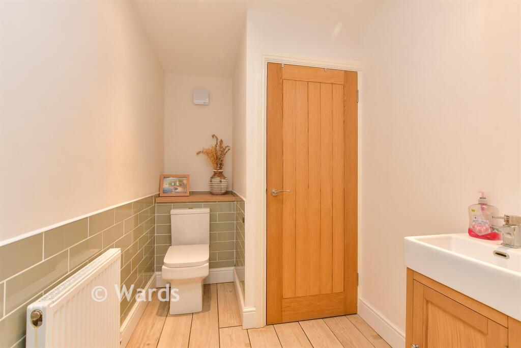 House in Minster-on-Sea, Merryman's Hill - More